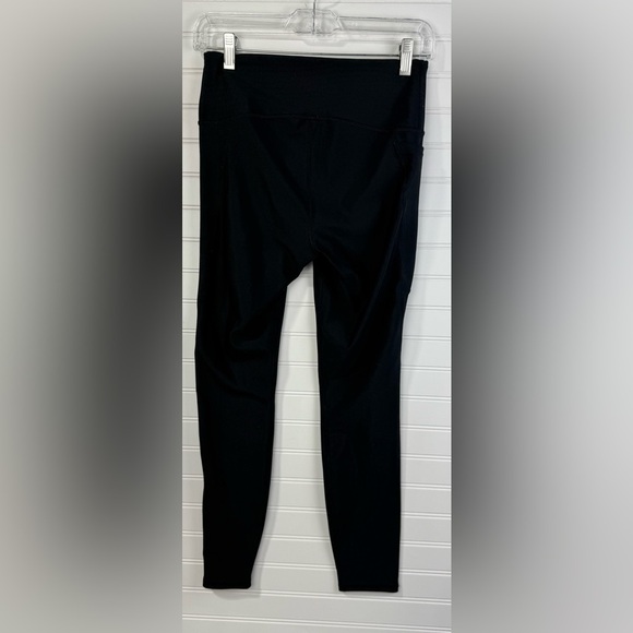 Under Armour women’s black compression leggings. Size Medium - Picture 2 of 5